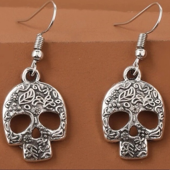 SKULL Earrings - Picture 1 of 4